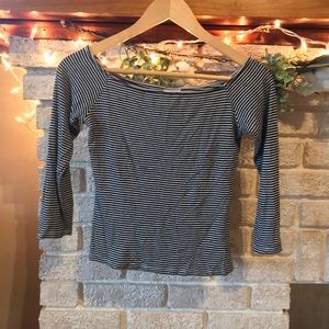 Chic black and white stripe scoop neck top ✨